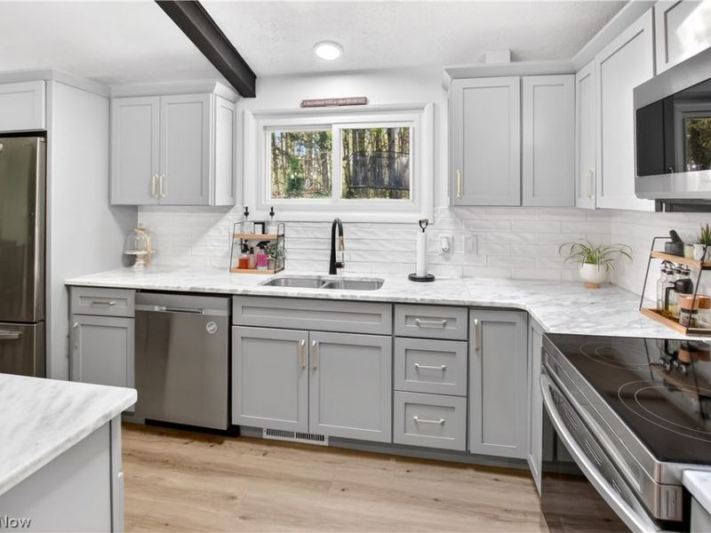 26 Sandy Hill Road , Sagamore Hills, OH 44067 Photo 4