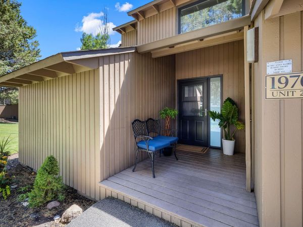 1970 Redtail Hawk Drive, Redmond, OR 97756