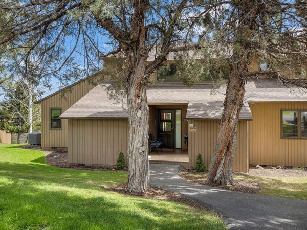 1970 Redtail Hawk Drive, Redmond, OR 97756