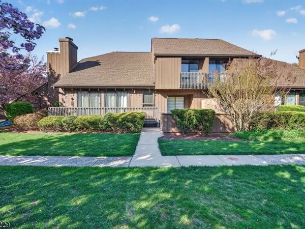 66 Kingsberry Dr, Franklin, NJ 08873