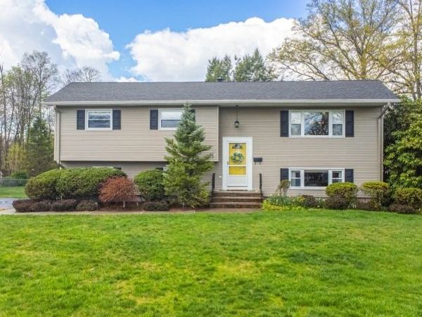 12 Henry St, Roxbury, NJ 07876