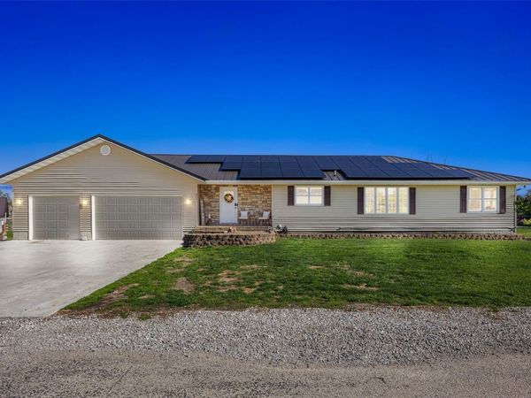 311 Charles Street SE, Blairstown, IA 52209