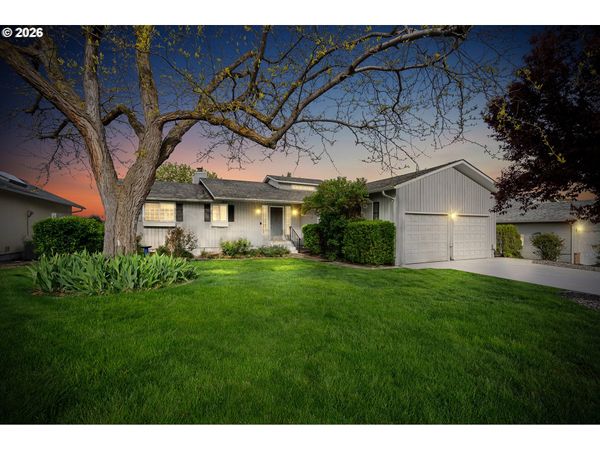 445 NW 21ST ST, Pendleton, OR 97801