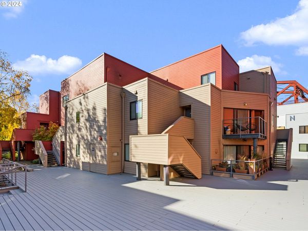 1040 NW NAITO PKWY, Unit O16, Portland, OR 97209