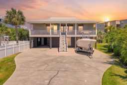 1607 Dolphin St. photo 4
