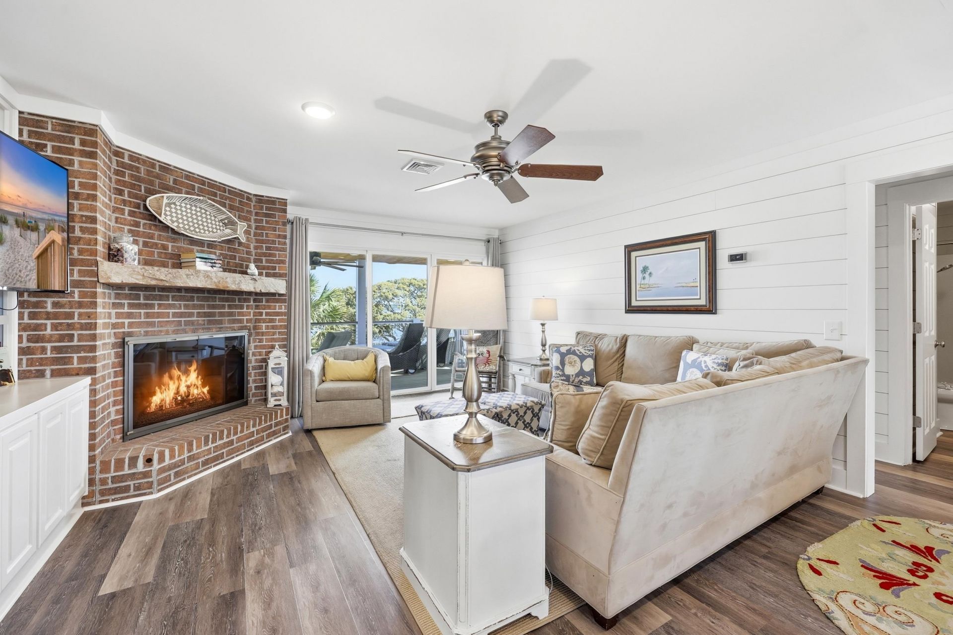 1607 Dolphin St. Photo 9