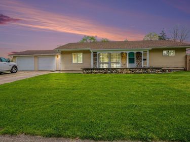 1207 Manchester Drive, South Bend, IN 46615