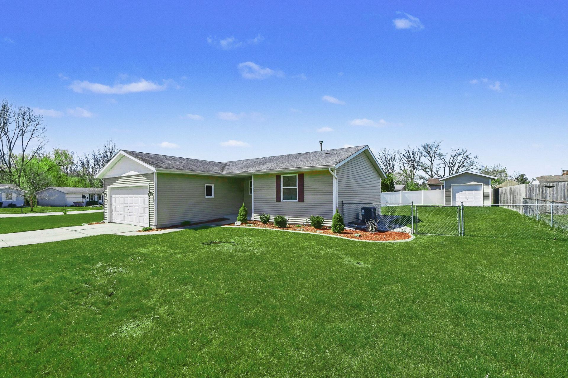 935 N Park Court Ne, Grand Rapids, MI 49525 Main Photo