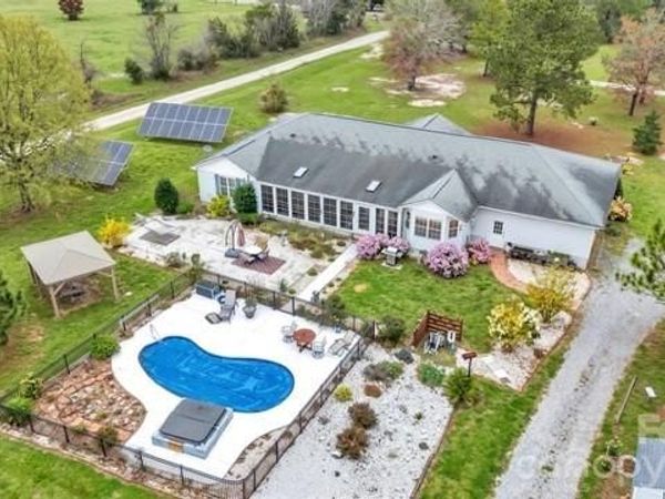 1035 Mcmillan Road, Cheraw, SC 29520