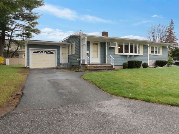 2 Standish Road, Lynnfield, MA 01940