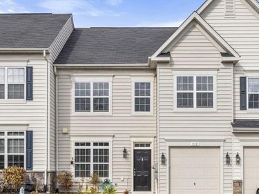 212 BOWLING GREEN CIRCLE , STEPHENS CITY, VA 22655