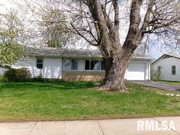1709 W CLOVERDALE Road, Chillicothe, IL 61523