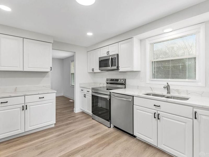 6701 Galaxie Drive, Dayton, OH 45415 Photo 12