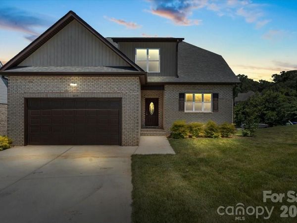 1033 12th Avenue Drive NW, Hickory, NC 28601