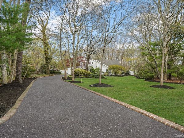 61 Park Avenue, Blue Point, NY 11715