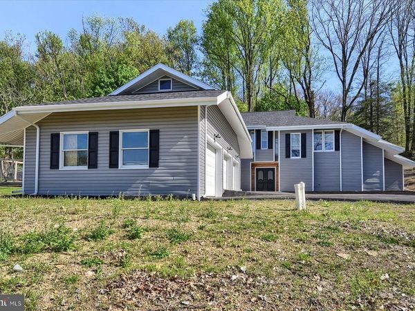 92 S SWEET ARROW LAKE ROAD, PINE GROVE, PA 17963