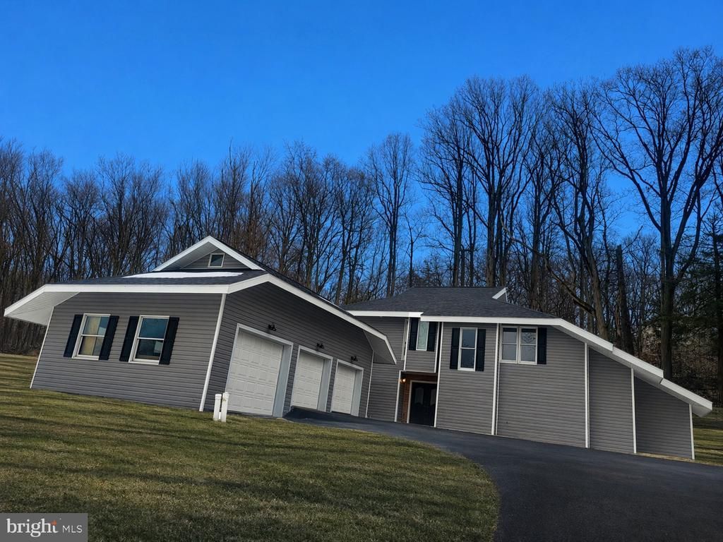 92 S SWEET ARROW LAKE ROAD , PINE GROVE, PA 17963