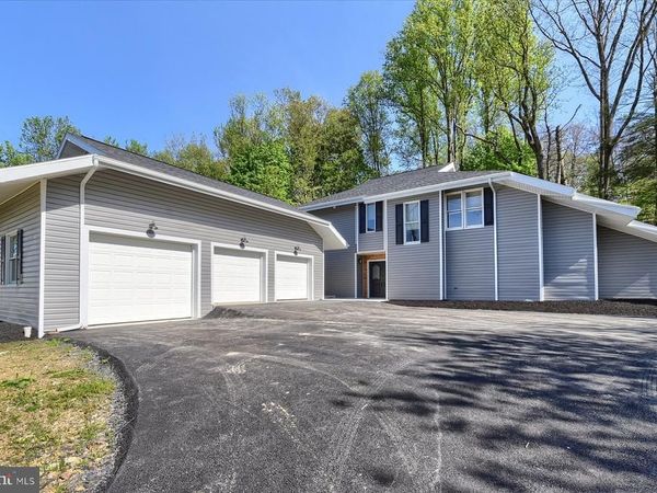 92 S SWEET ARROW LAKE ROAD, PINE GROVE, PA 17963