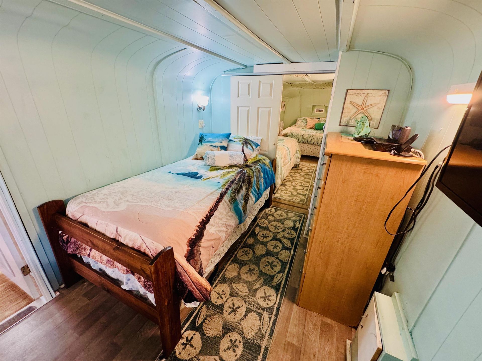 6001 - 5723 S Kings Hwy.  Photo 32