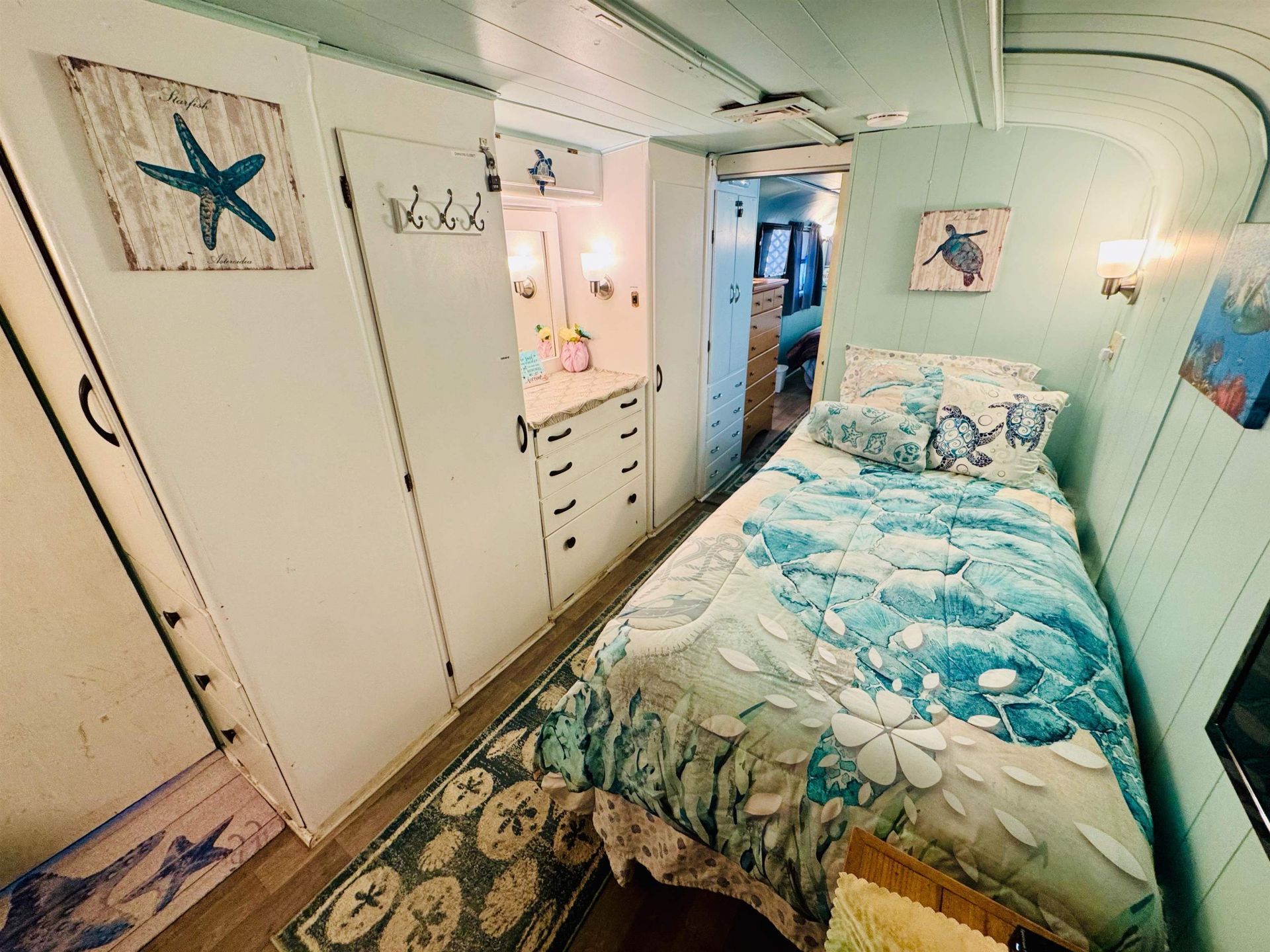 6001 - 5723 S Kings Hwy.  Photo 35