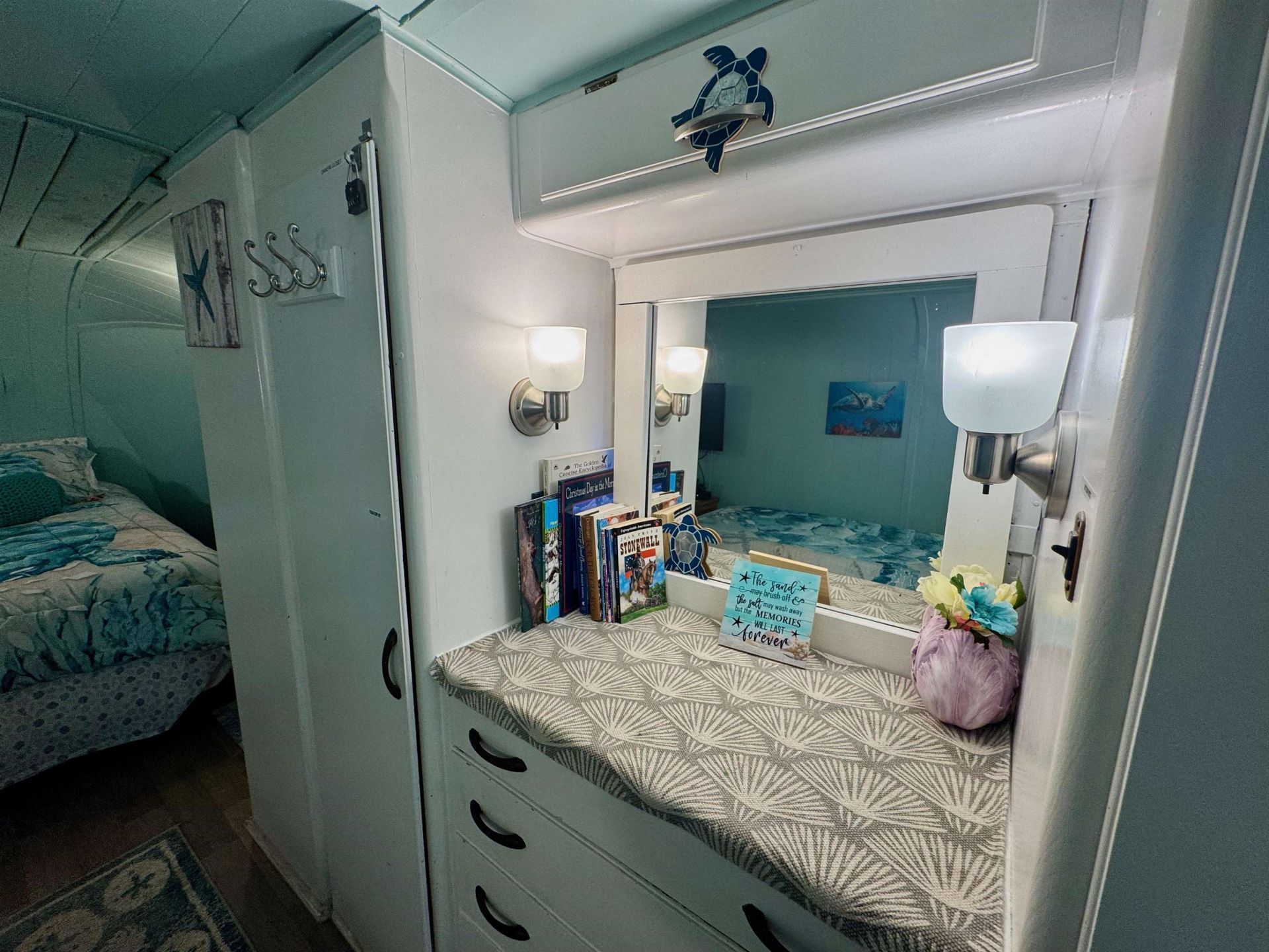 6001 - 5723 S Kings Hwy.  Photo 36