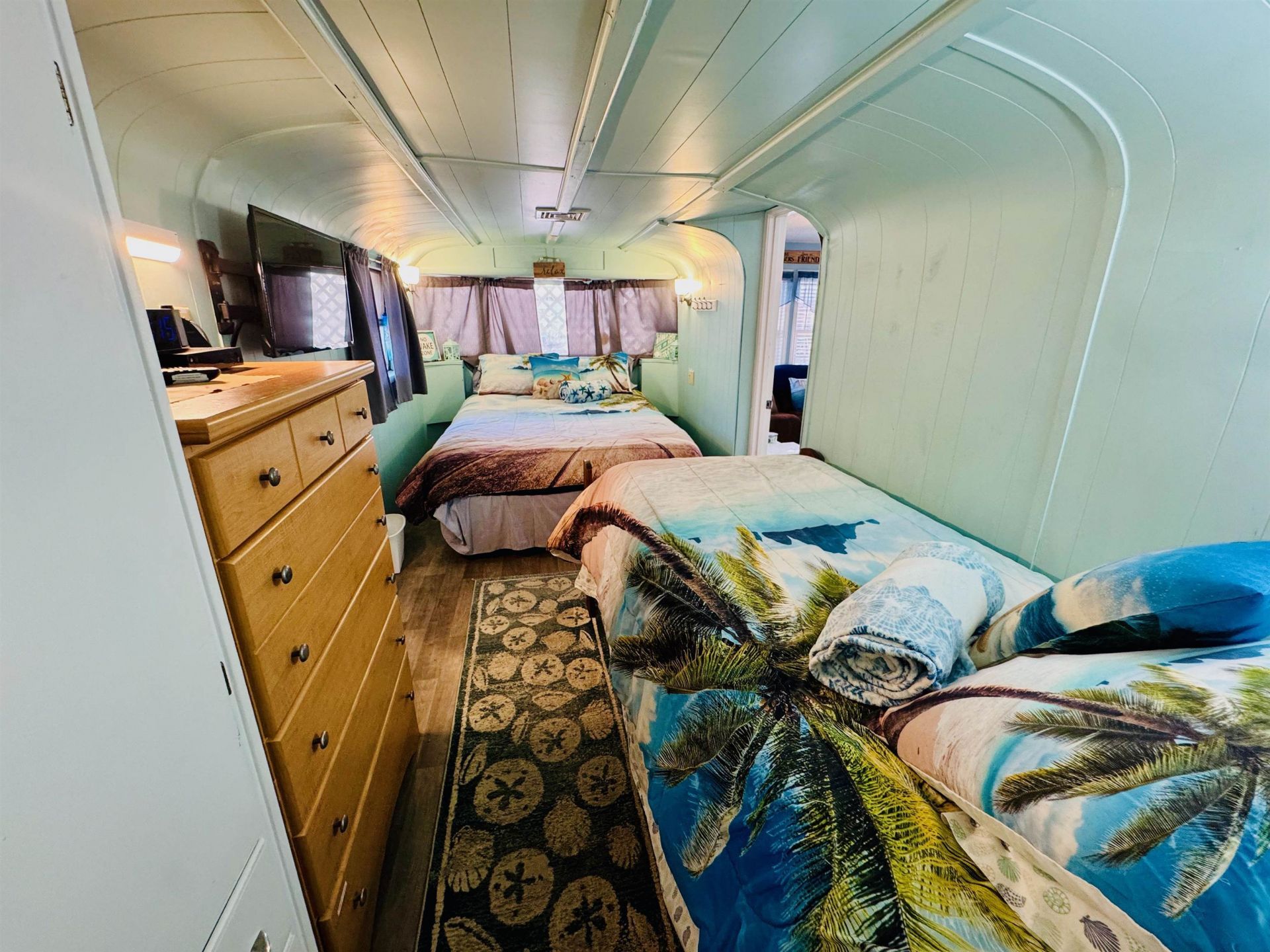 6001 - 5723 S Kings Hwy.  Photo 37