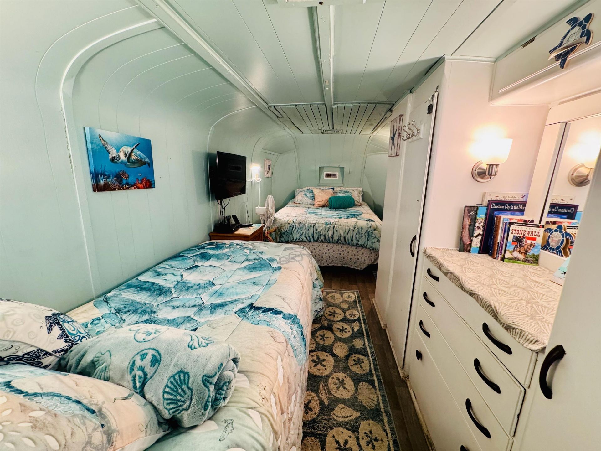 6001 - 5723 S Kings Hwy.  Photo 38