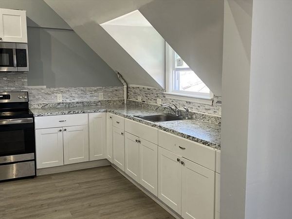 12.5 Benefit St, Unit 2, Worcester, MA 01610