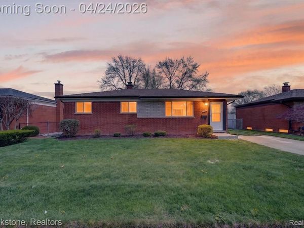 30428 Iroquois Drive , Warren, MI 48088