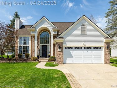 403 S Pine Creek Court, Waterford Twp, MI 48327