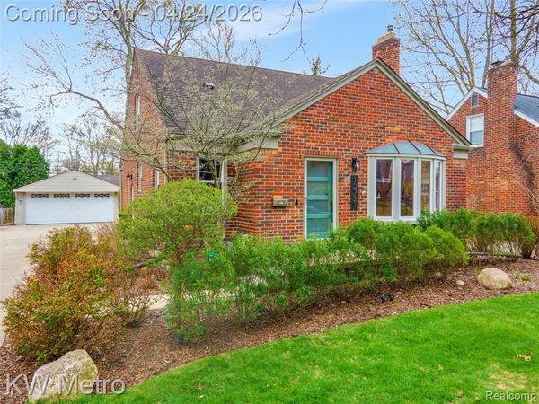 12721 Lincoln Drive, Huntington Woods, MI 48070
