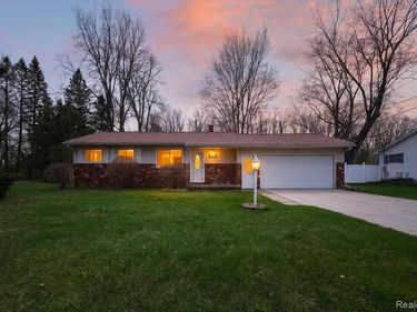 5300 Arnold Drive, Burton, MI 48509