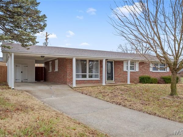 17 Weigela Court , Swansea, IL 62226