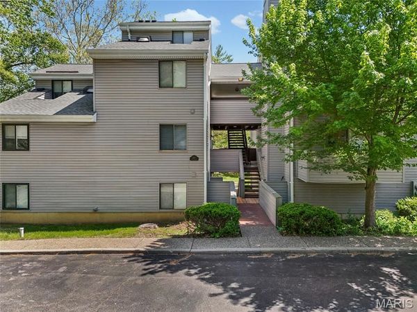 1307 Prospect Village Lane, Unit F, Ballwin, MO 63021