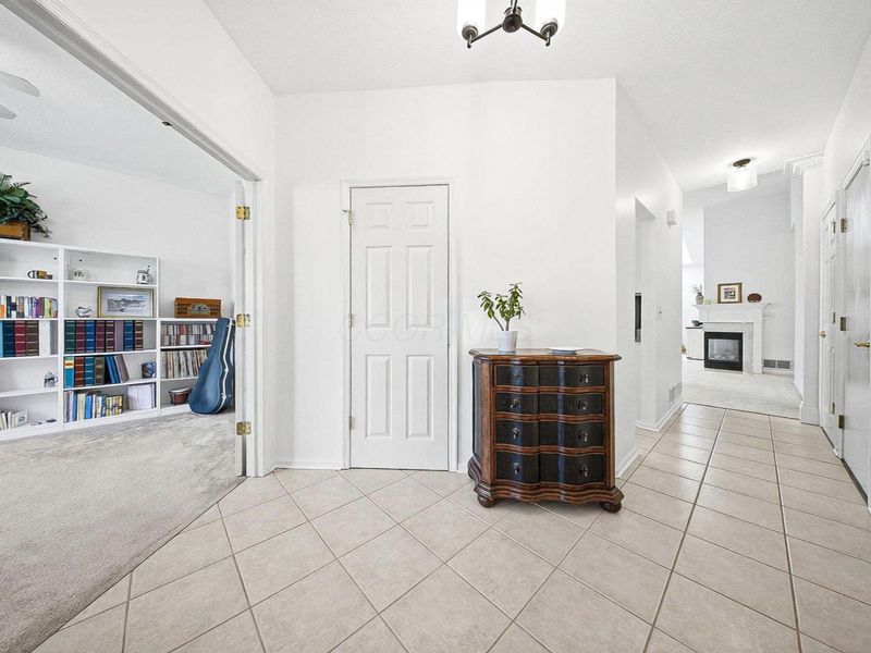 6067 Coventry Meadow Lane, Hilliard, OH 43026 Photo 3