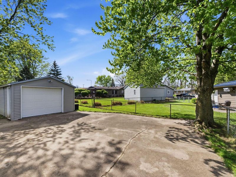 927 Daffodil Drive, Marion, OH 43302 Photo 14