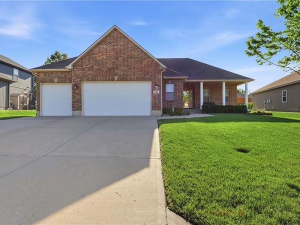 2126 NE Sparta Drive, Blue Springs, MO 64029
