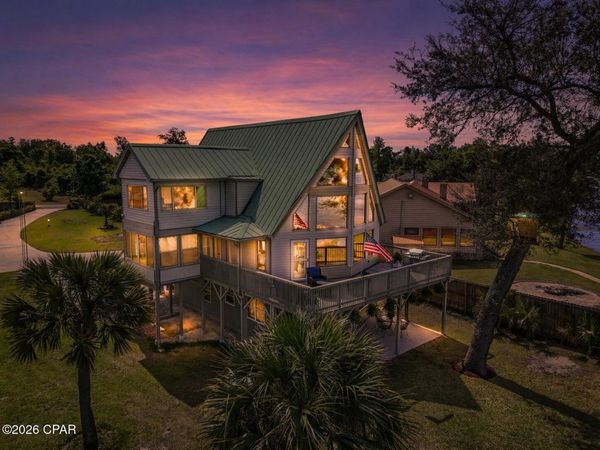 9012 Pecan Street , Youngstown, FL 32466