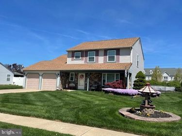 18 DEWBERRY DRIVE, MOUNT HOLLY, NJ 08060