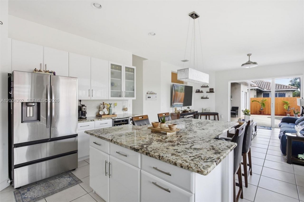 16557 NW 15th St, Pembroke Pines, FL 33028 Photo