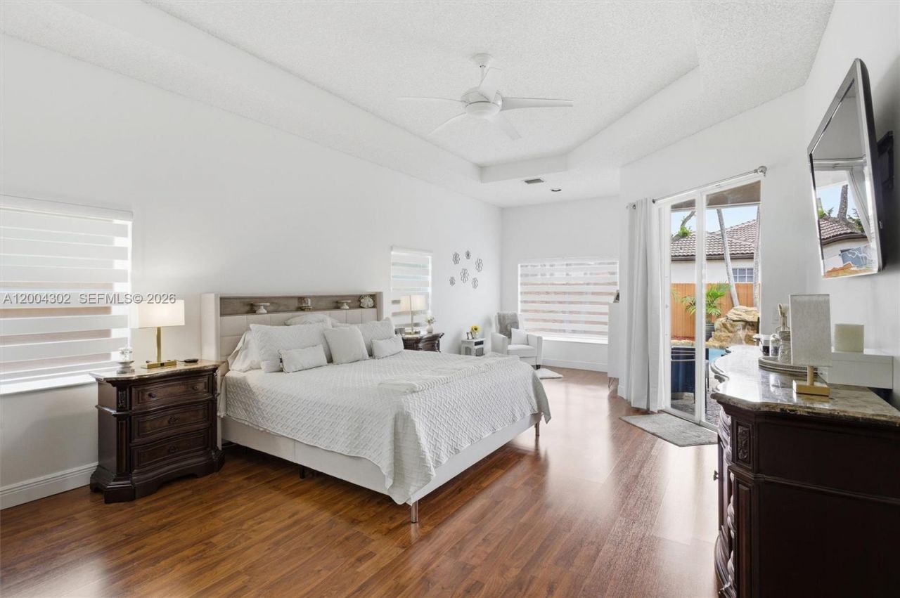 16557 NW 15th St, Pembroke Pines, FL 33028 Photo