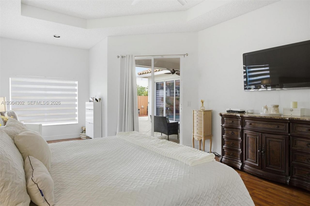 16557 NW 15th St, Pembroke Pines, FL 33028 Photo