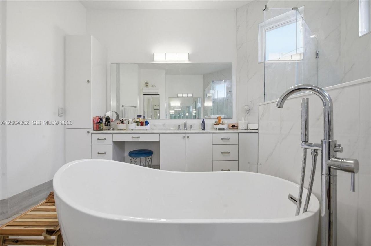 16557 NW 15th St, Pembroke Pines, FL 33028 Photo