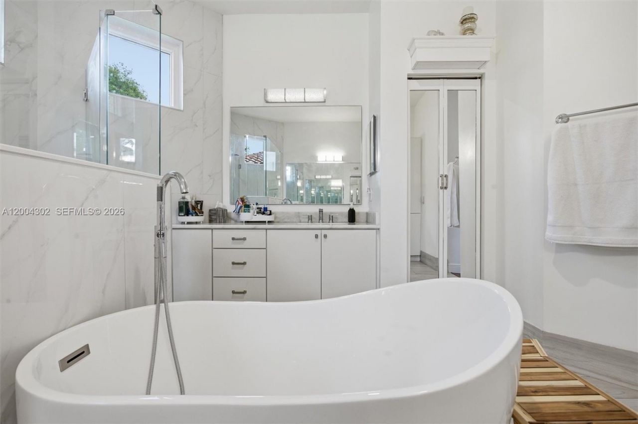 16557 NW 15th St, Pembroke Pines, FL 33028 Photo