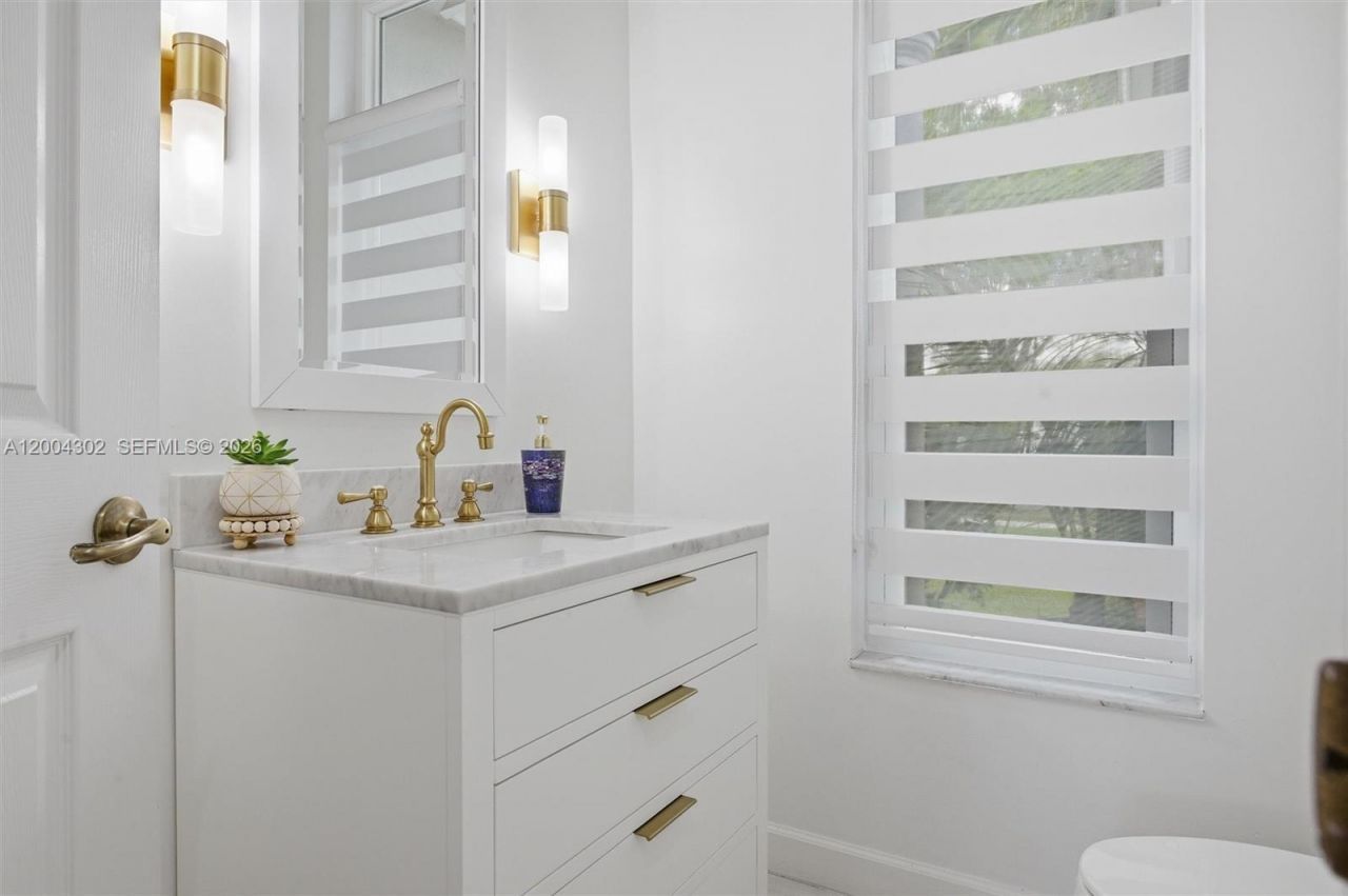 16557 NW 15th St, Pembroke Pines, FL 33028 Photo