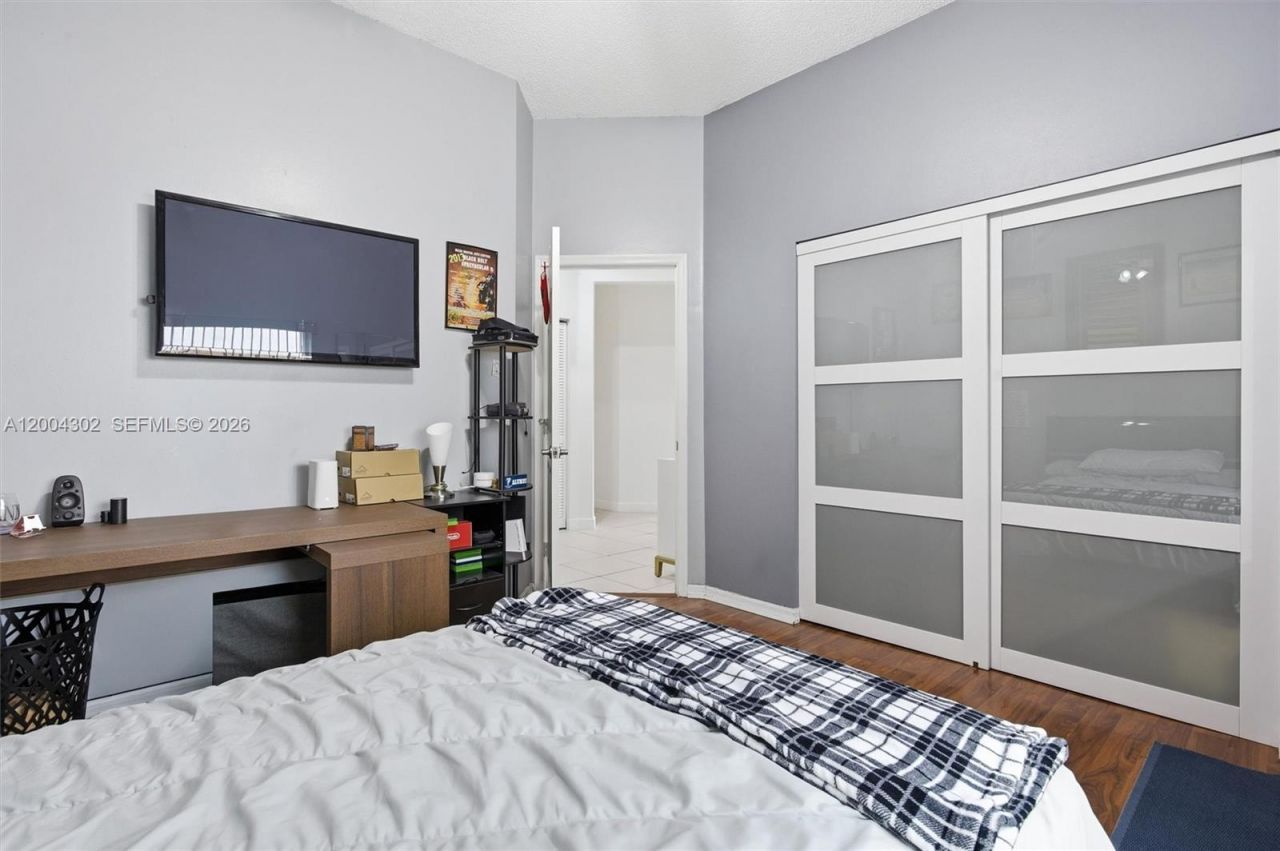 16557 NW 15th St, Pembroke Pines, FL 33028 Photo