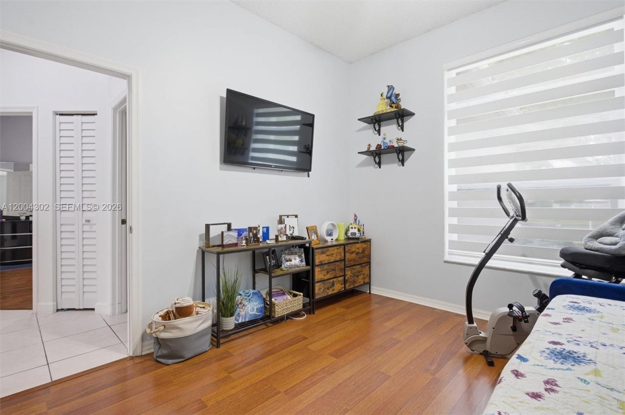 16557 NW 15th St, Pembroke Pines, FL 33028 Photo