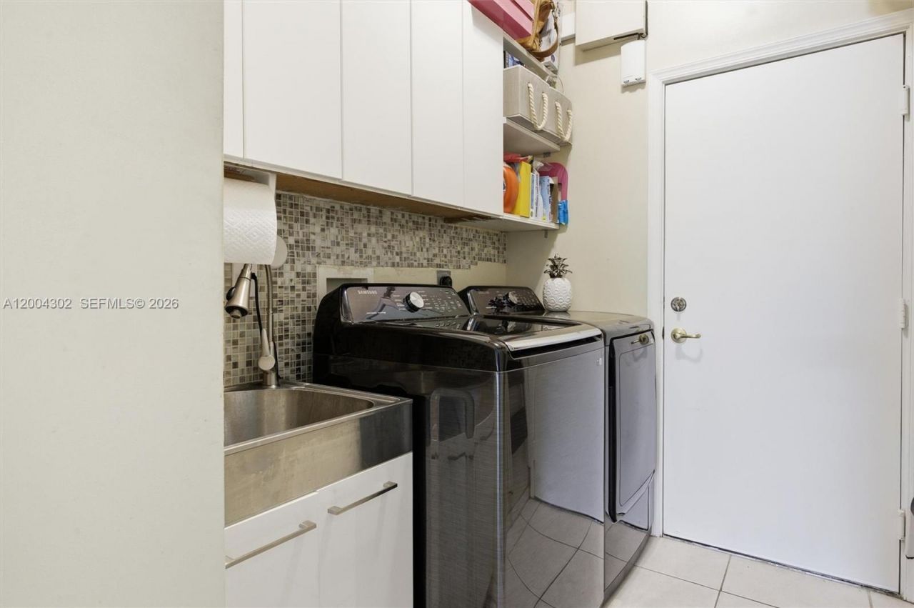 16557 NW 15th St, Pembroke Pines, FL 33028 Photo