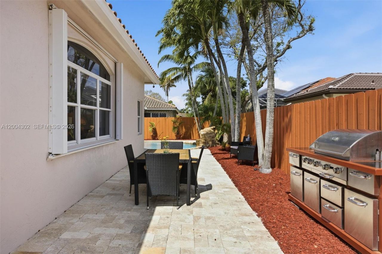 16557 NW 15th St, Pembroke Pines, FL 33028 Photo