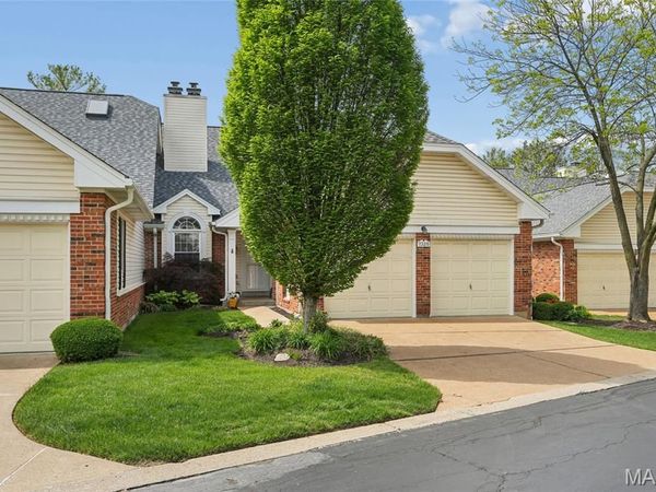 7326 Westover Colonial Lane, Shrewsbury, MO 63119